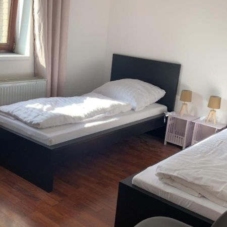 Zimmer In Wohnung, Monteure, Zentral, Enger Buitenkant foto